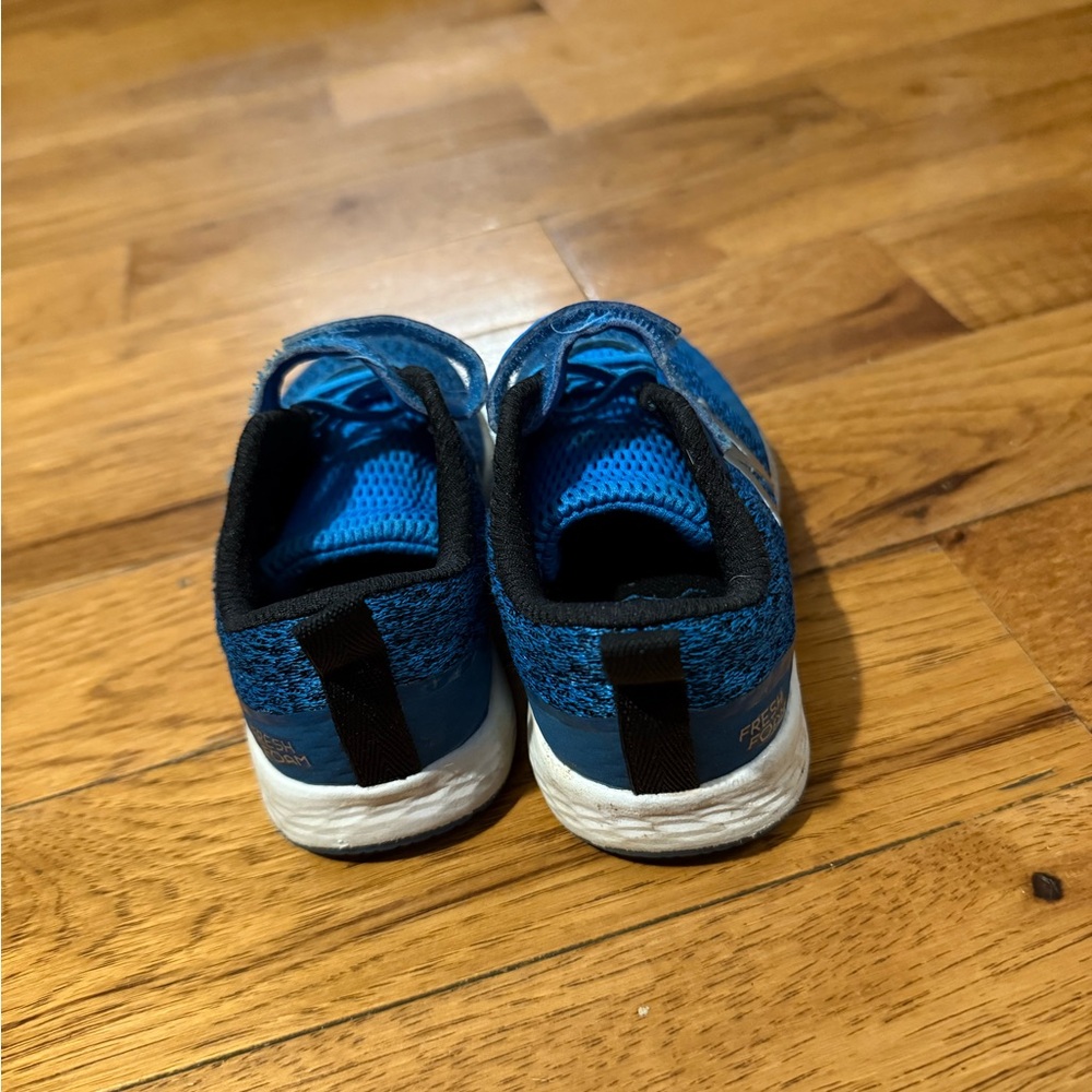 3 pairs of size 7 kids shoes- Keen sandals, loafers, & New Balance sneakers - Picture 9 of 15